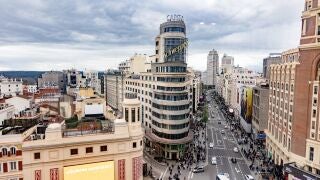 La calle Gran V&iacute;a, a 6 de abril de 2025, en Madrid (Espa&ntilde;a). 06 ABRIL 2025;RECURSOS;CALLES;COMERCIALES;TIENDAS;COMERCIOS Ricardo Rubio / Europa Press 06/04/2025