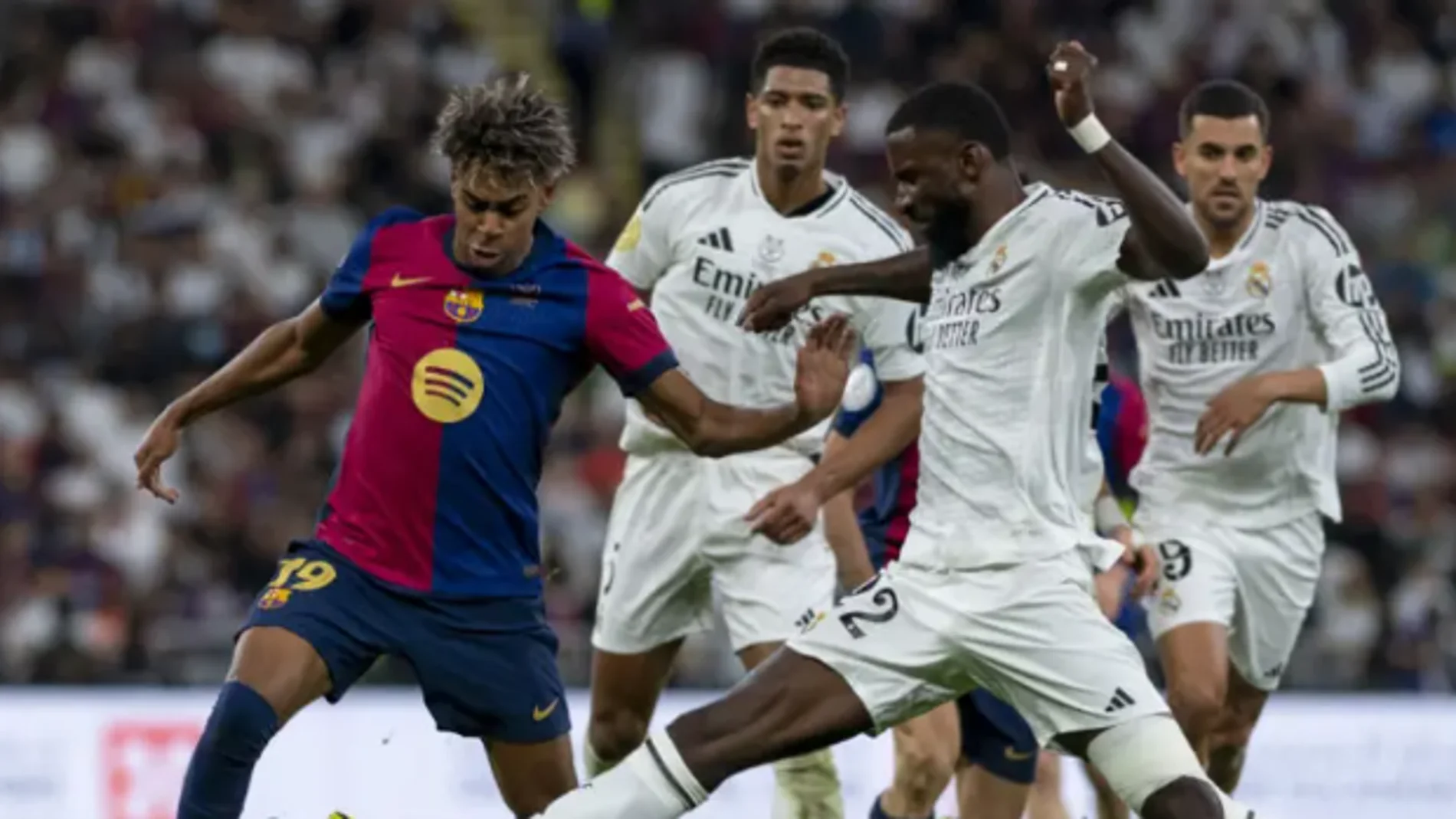 Lamine Yamal y Rüdiger, en uno de los últimos Clásicos