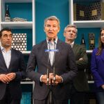 Feijóo afirma en Galicia que le "agrada" que Juan Carlos I esté en Sanxenxo: "Aquí está muy bien y puede regatear"