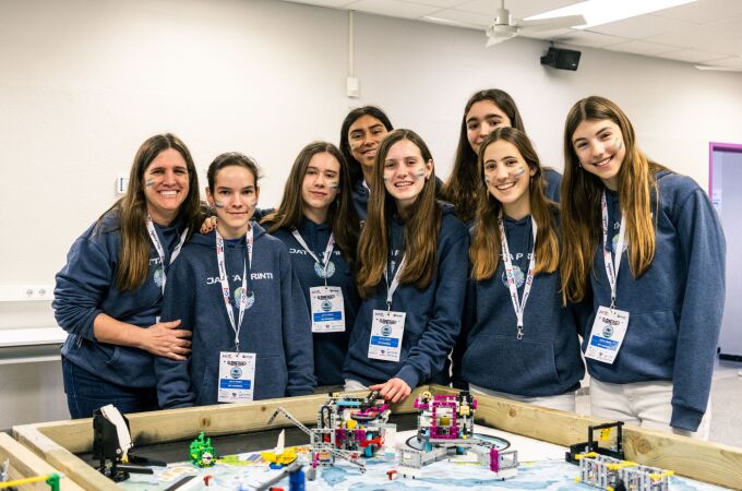 Jatta Printi compiten en First Lego League