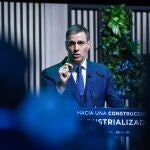 El presidente del Gobierno, Pedro Sánchez, presenta el Proyecto Estratégico para la Recuperación y Transformación Económica (Perte), en la 8º edición de la Feria del sector de la edificación y la construcción REBUILD. en IFEMA de Madrid, a 24 de abril de 2025, en Madrid (España). El proyecto busca impulsar y agilizar la construcción de vivienda industrializada en España. Este nuevo Perte forma parte del paquete de 12 medidas en materia de vivienda anunciado por el presidente del Gobierno en enero, con el que se busca impulsar la construcción y hacer asequible el acceso a la vivienda, especialmente entre los más jóvenes. 24 ABRIL 2025 Gustavo Valiente / Europa Press 24/04/2025