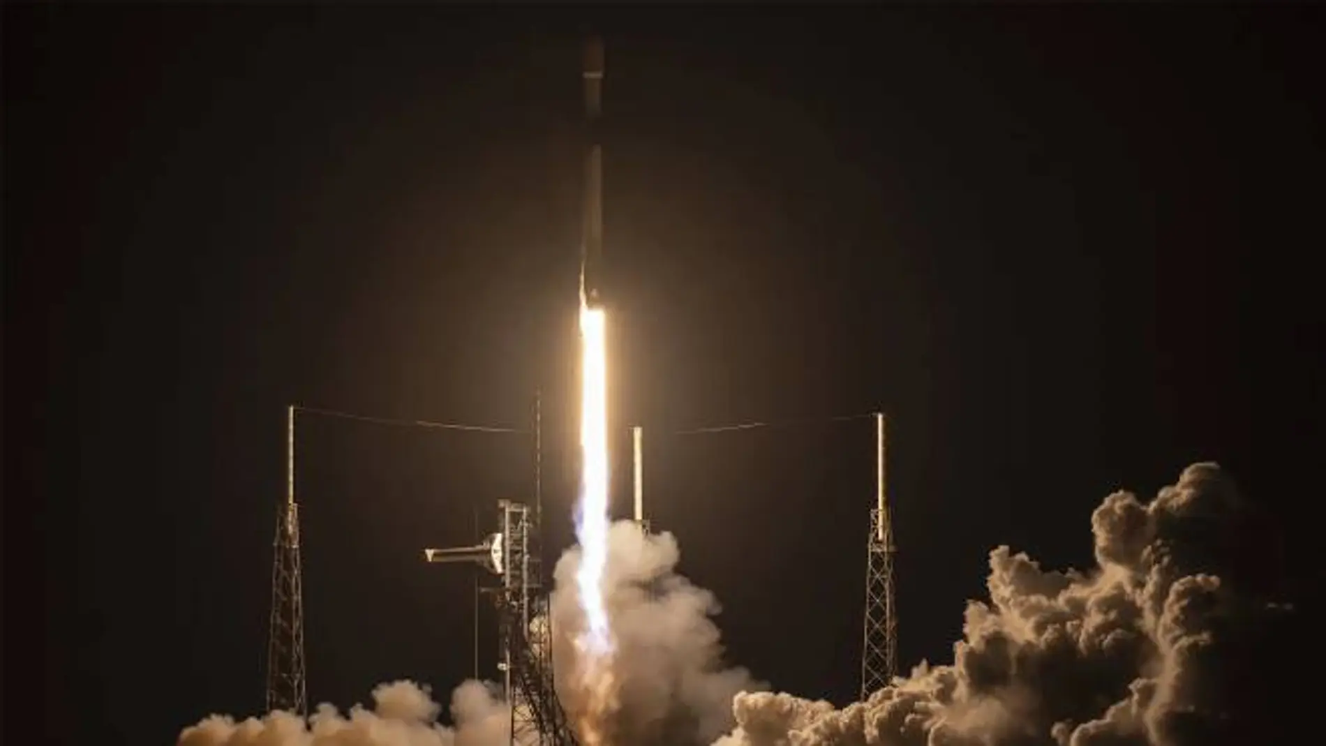 Lanzamiento de Phoenix a bordo de un Falcon 9 de SpaceX.