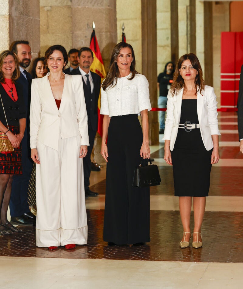 La Reina Letizia rompe el luto.