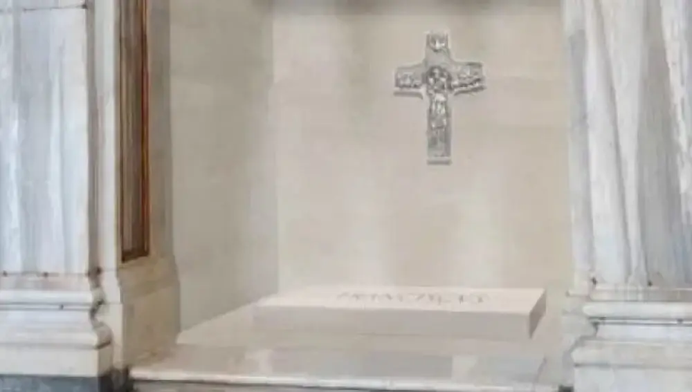 Primera imagen de la tumba del Papa