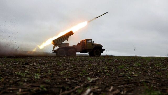 Rusia despliega en Ucrania cohetes norcoreanos de 240 mm: la guerra entra en una nueva fase