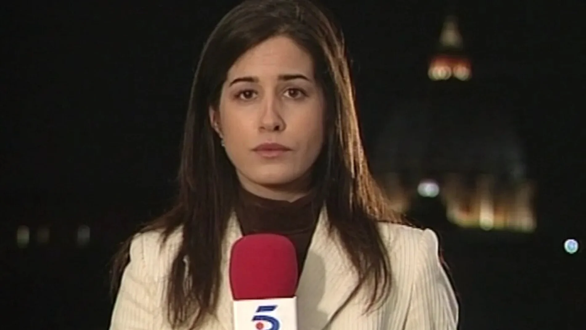 Isabel Jiménez durante las primeras horas tras la muerte de Juan Pablo II (2005)