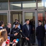 El hermano de Pedro Sánchez declara a petición de la jueza y acude como investigado el exasesor de Moncloa