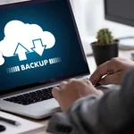 Lo que nunca darías en persona, lo das en internet: el vídeo que destapa nuestros errores digitales