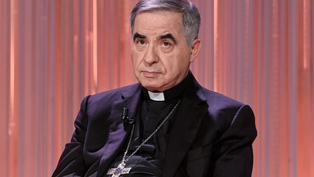 El cardenal Angelo Becciu en un programa de la televisión italiana