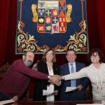 El consejero de la Presidencia, Luis Miguel González Gago, firma los convenios de adhesión al Plan de Expansión Rural del 012 con 40 municipios de la provincia de Palencia, en la imagen junto a la presidenta de la Diputación, Ángeles Armisen, y el alcalde de Frómista, Feliciano Montes (I) ; y a la alcaldesa de Cervatos de la Cueza, Inmaculada Malanda, en representación de los 40 alcaldes firmantes