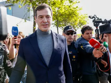 David Sánchez y un exfuncionario del Ministerio de Presidencia declaran ante la jueza MÉRIDA, 25/04/2025.- David Sánchez, hermano del presidente del Gobierno, declara este viernes ante la jueza instructora de la causa por su contratación como coordinador de los conservatorios pacenses de música, cuya investigación también aprecia "indicios de criminalidad" en la adjudicación del puesto de jefe de Programas de Actividades Transfronterizas a un exempleado del Ministerio de Presidencia. EFE/ Jero Morales