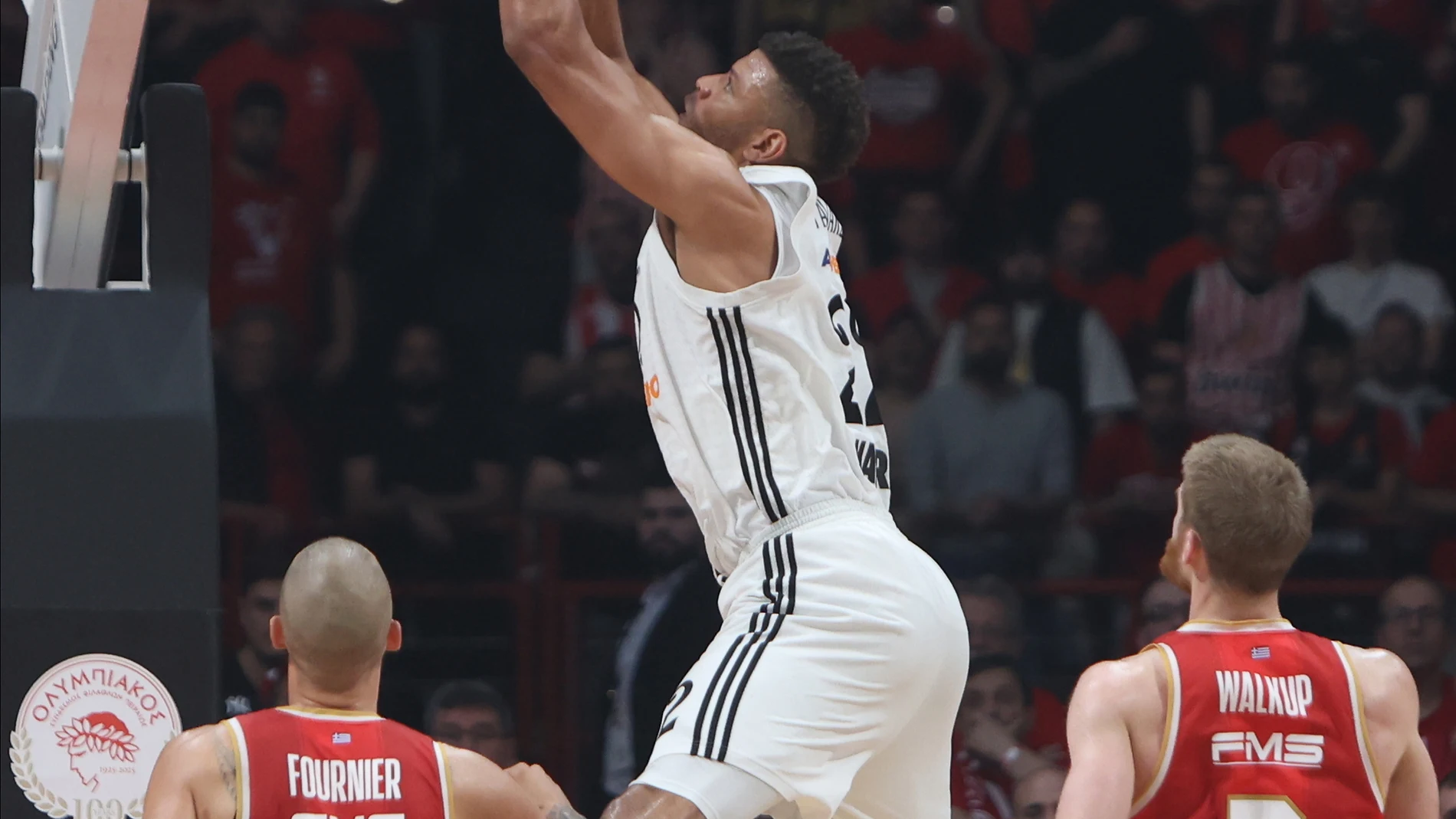 NEO FALIRO (Greece), 25/04/2025.- Real Madrid's Edy Tavares in action during the Euroleague play-offs game 2 basketball match between Olympiacos Piraeus and Real Madrid, in Neo Faliro, Greece, 25 April 2025. (Baloncesto, Euroliga, Grecia, Pireo) EFE/EPA/PETE ANDREOU