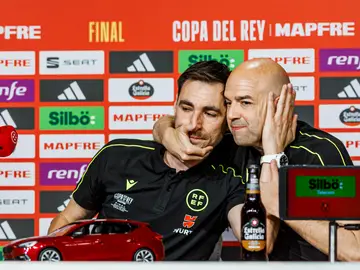 Rueda de prensa de los árbitros de la Final de la Copa del Rey SEVILLA, 25/04/2025.- Rueda de prensa de los árbitros de la Final de la Copa del Rey Ricardo de Burgos Bengoetxea (i) y Pablo González Fuertes (d) en el Estadio de la Cartuja en Sevilla, este viernes. EFE/ RFEF SOLO USO EDITORIAL/SOLO DISPONIBLE PARA ILUSTRAR LA NOTICIA QUE ACOMPAÑA (CRÉDITO OBLIGATORIO)