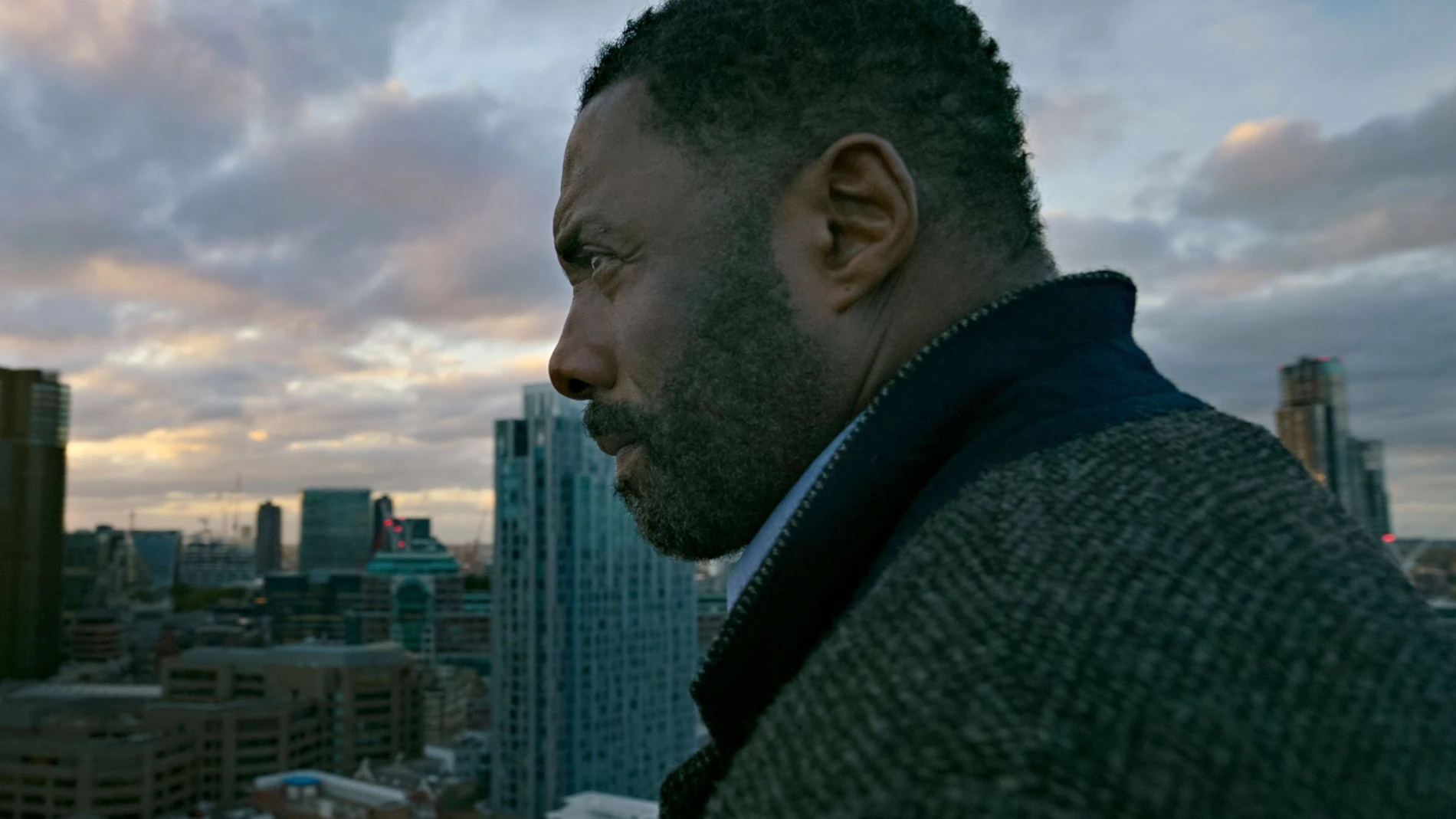 Años esperando una nueva temporada de 'Luther' y resulta que su final ya se contó en una película