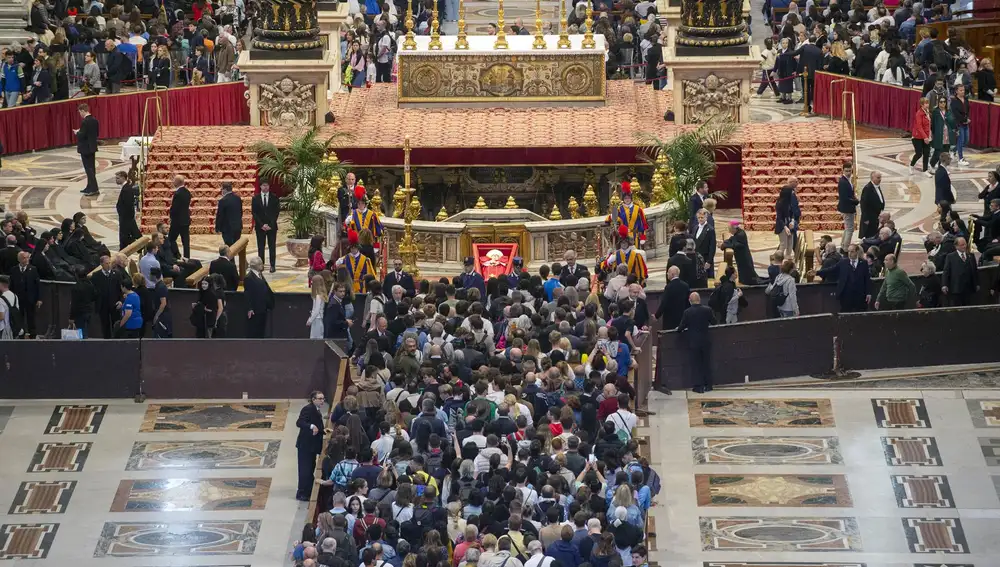 Papa.- Líderes internacionales presentan sus primeros respetos ante el féretro del Papa Francisco