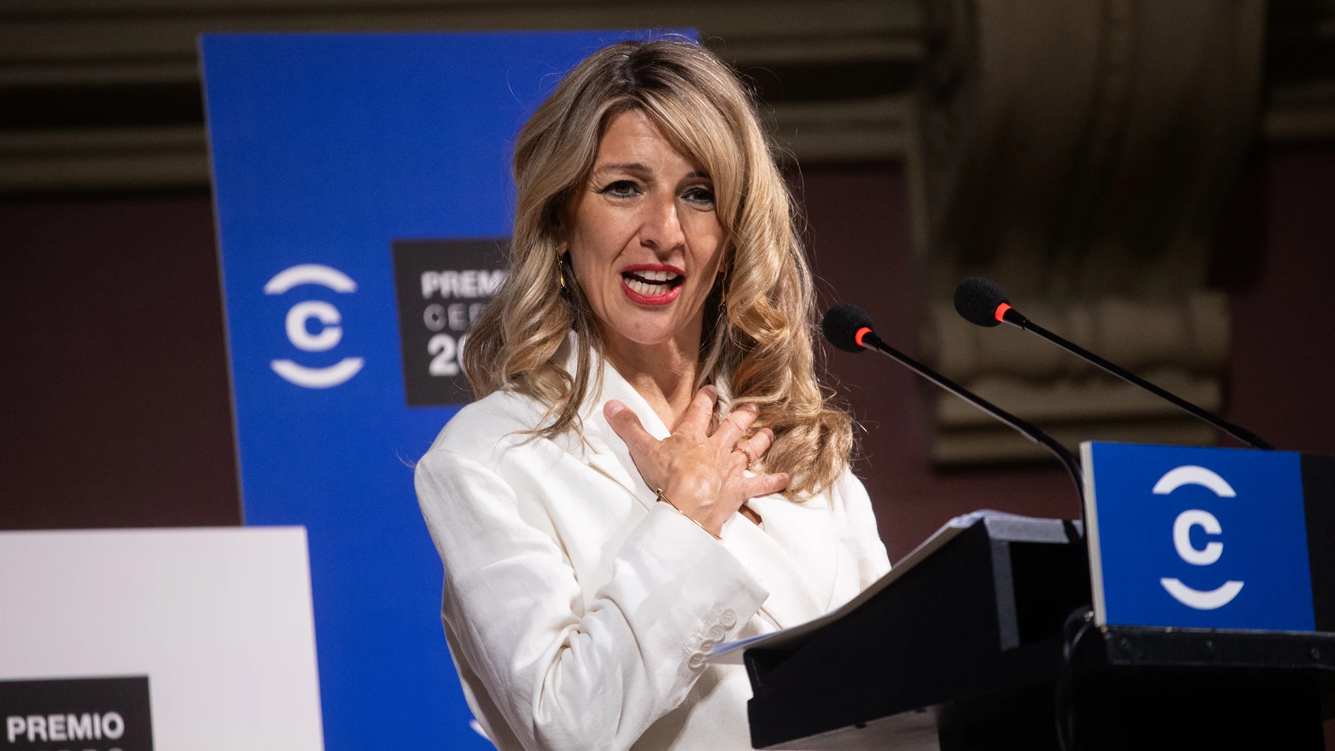La vicepresidenta segunda y ministra de Trabajo y Economía Social, Yolanda Díaz, interviene durante la clausura del acto de entrega del 'Premio CEDRO', a 25 de abril de 2025, en Madrid (España). El Premio CEDRO, que este año ha recibido el escritor y periodista Manuel Rivas, se concede con motivo del Día Internacional de Propiedad Intelectual, con el objetivo de reconocer la trayectoria de una persona o institución que destaque por defender la cultura en general y los derechos de autor en par...