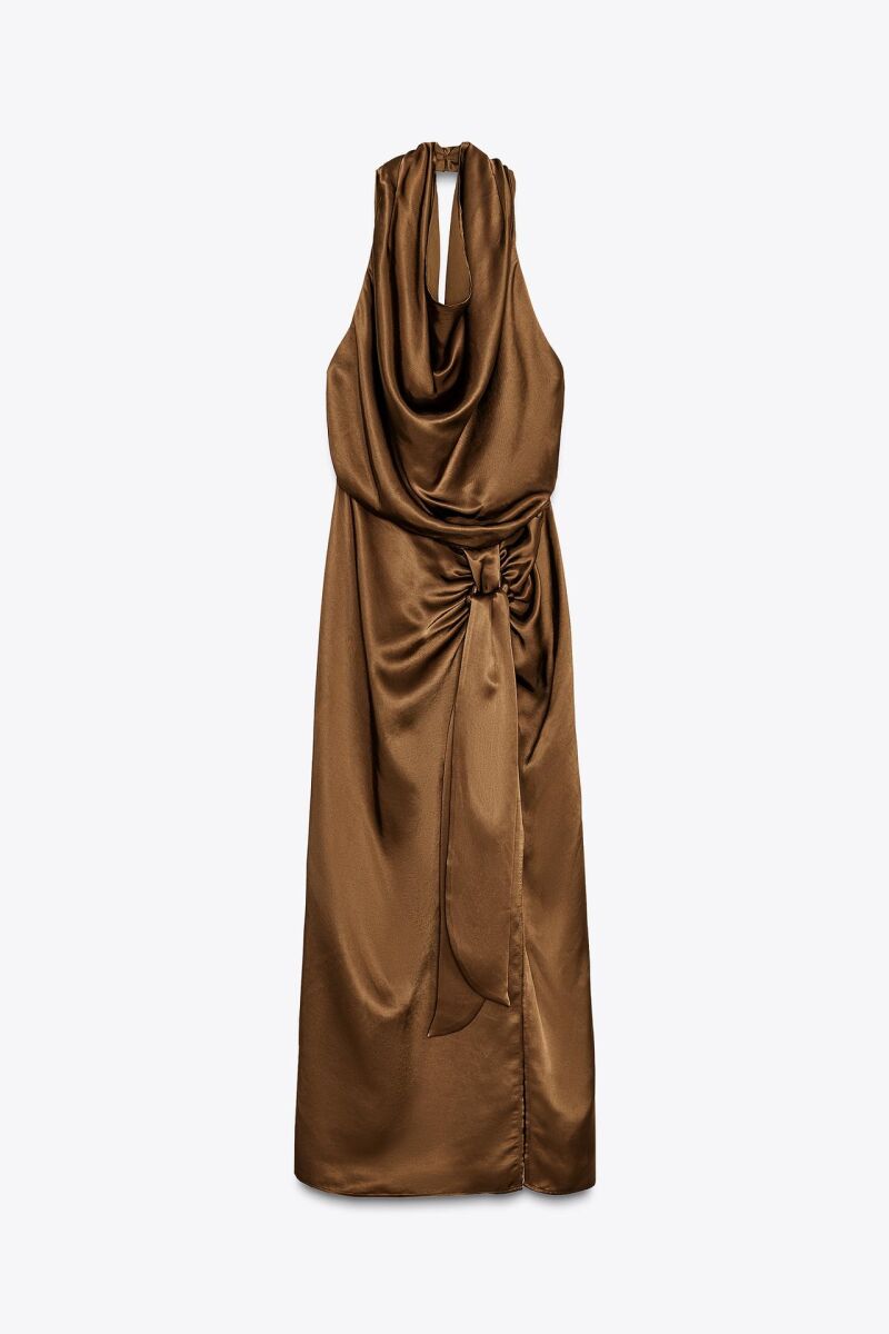 Vestido midi halter satinado.