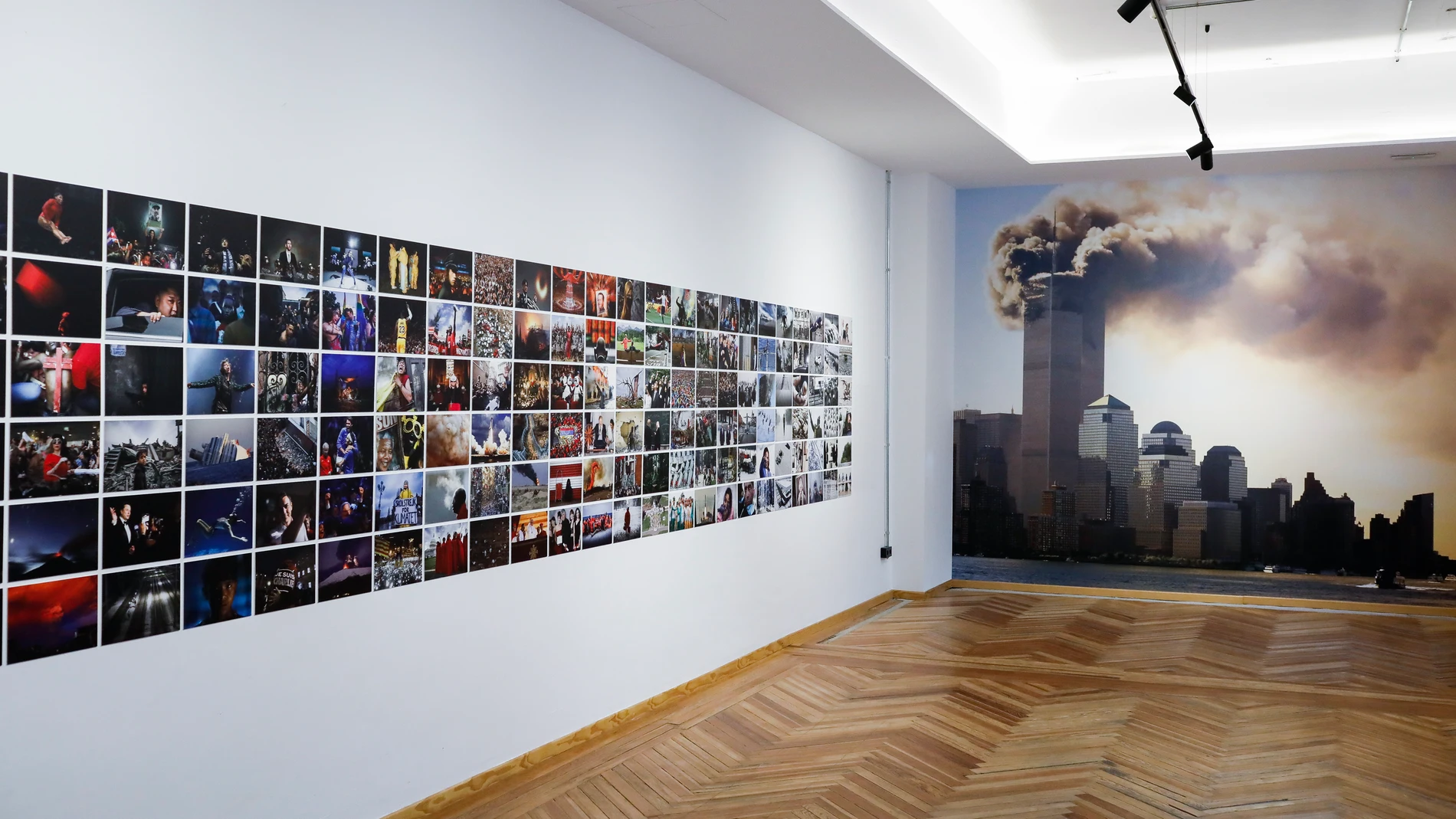 BURGOS (ESPAÑA), 25/04/2025.- Vista general de las fotografías que forman parte de la la exposición 'Tu memoria colectiva', un relato artístico de los hechos, movimientos y protagonistas de la historia universal reciente que puede verse en Burgos, la ciudad que hace 86 años vio nacer a la Agencia EFE, desde el próximo lunes y hasta el 31 de mayo. EFE/David Fernández