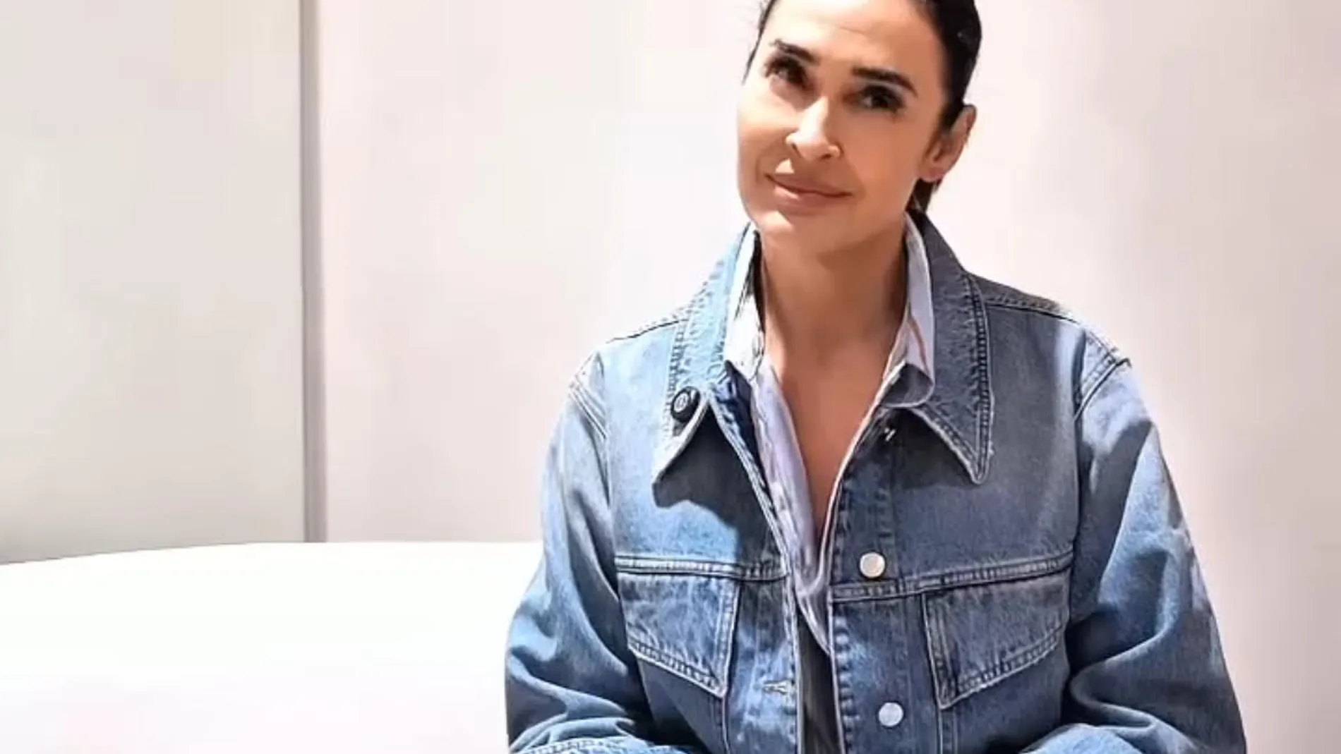 Vicky Martín Berrocal con look denim.
