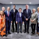 Almeida, De Vicente, Paloma Sanz, entre otros, durante la jornada