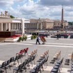 Los cardenales se situarán a la izquierda del altar y los representantes de las distintas delegaciones a la derecha