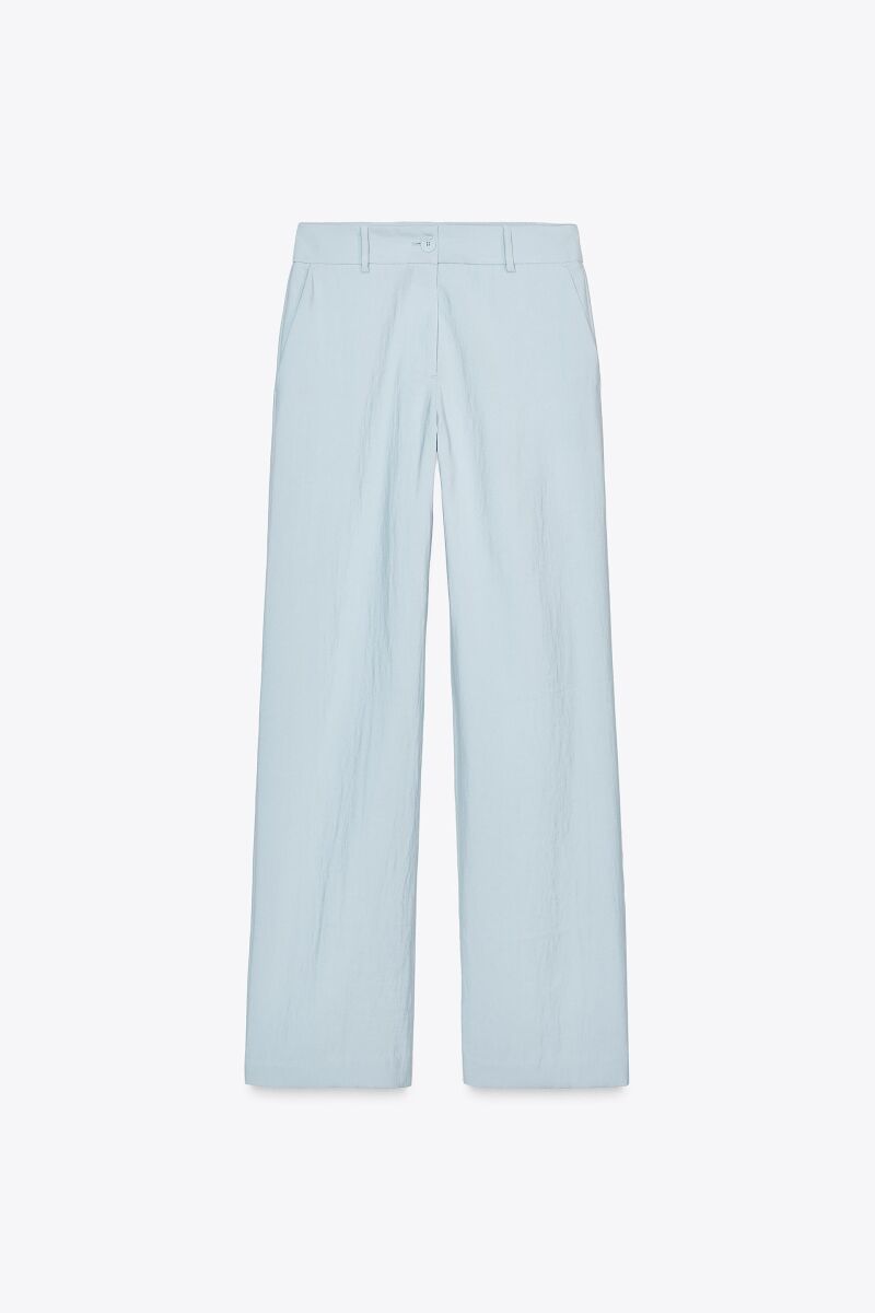 Pantalón recto tiro alto.