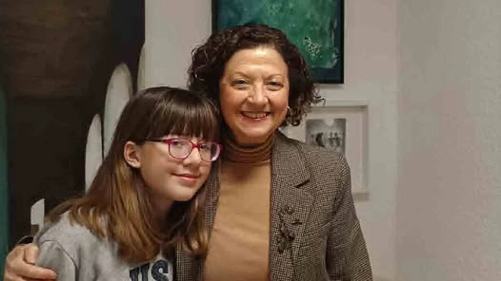 La artista y maestra Pilar López Duque y la alumna Virginia Mota Sáenz de Miera
