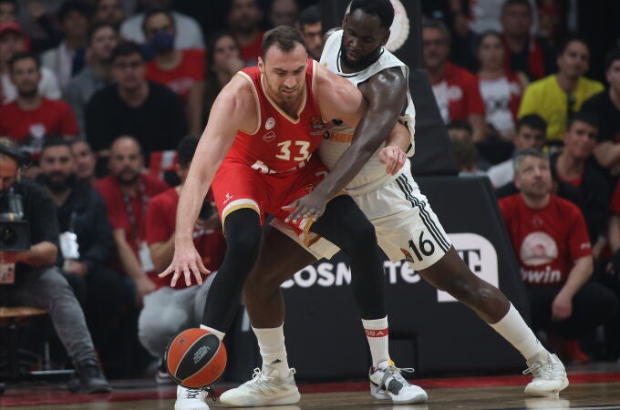 Garuba no pudo detener a Milutinov