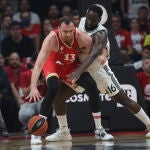 Garuba no pudo detener a Milutinov