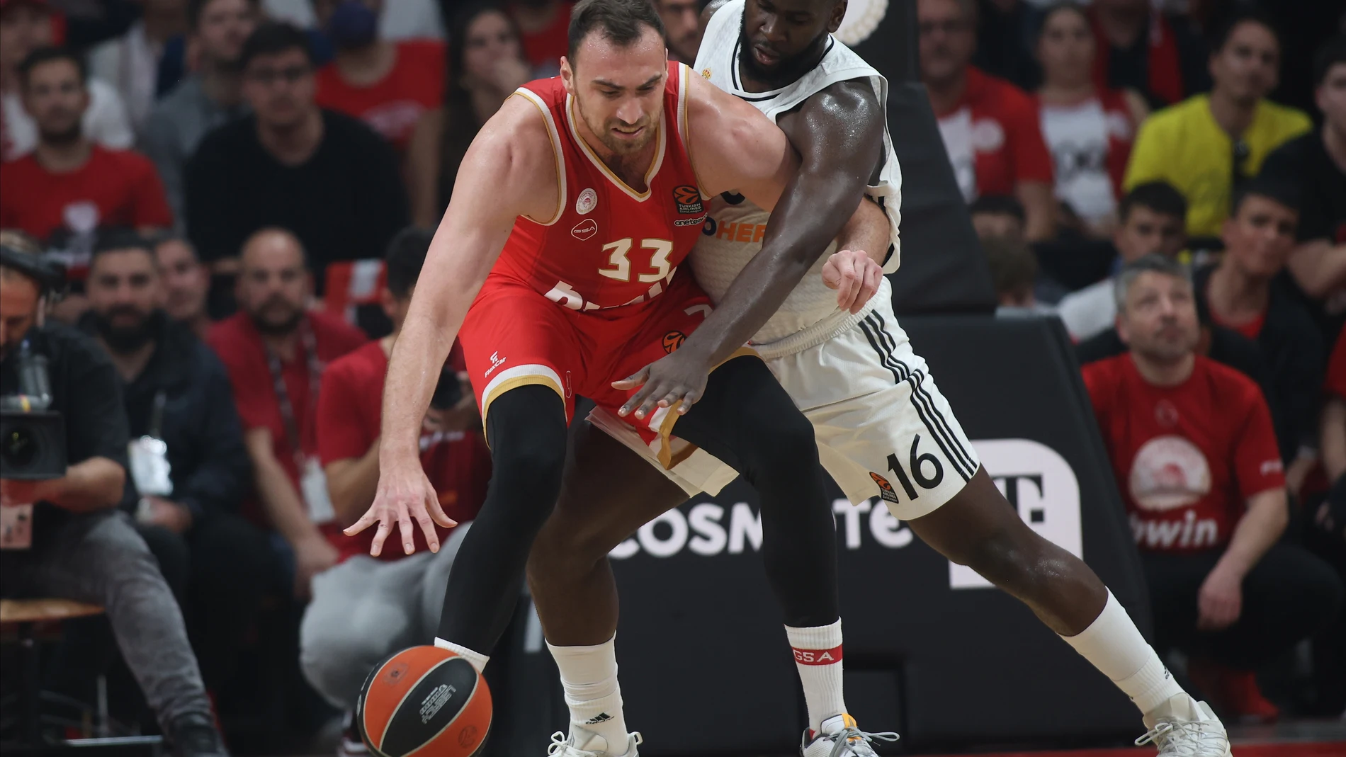 Garuba no pudo detener a Milutinov