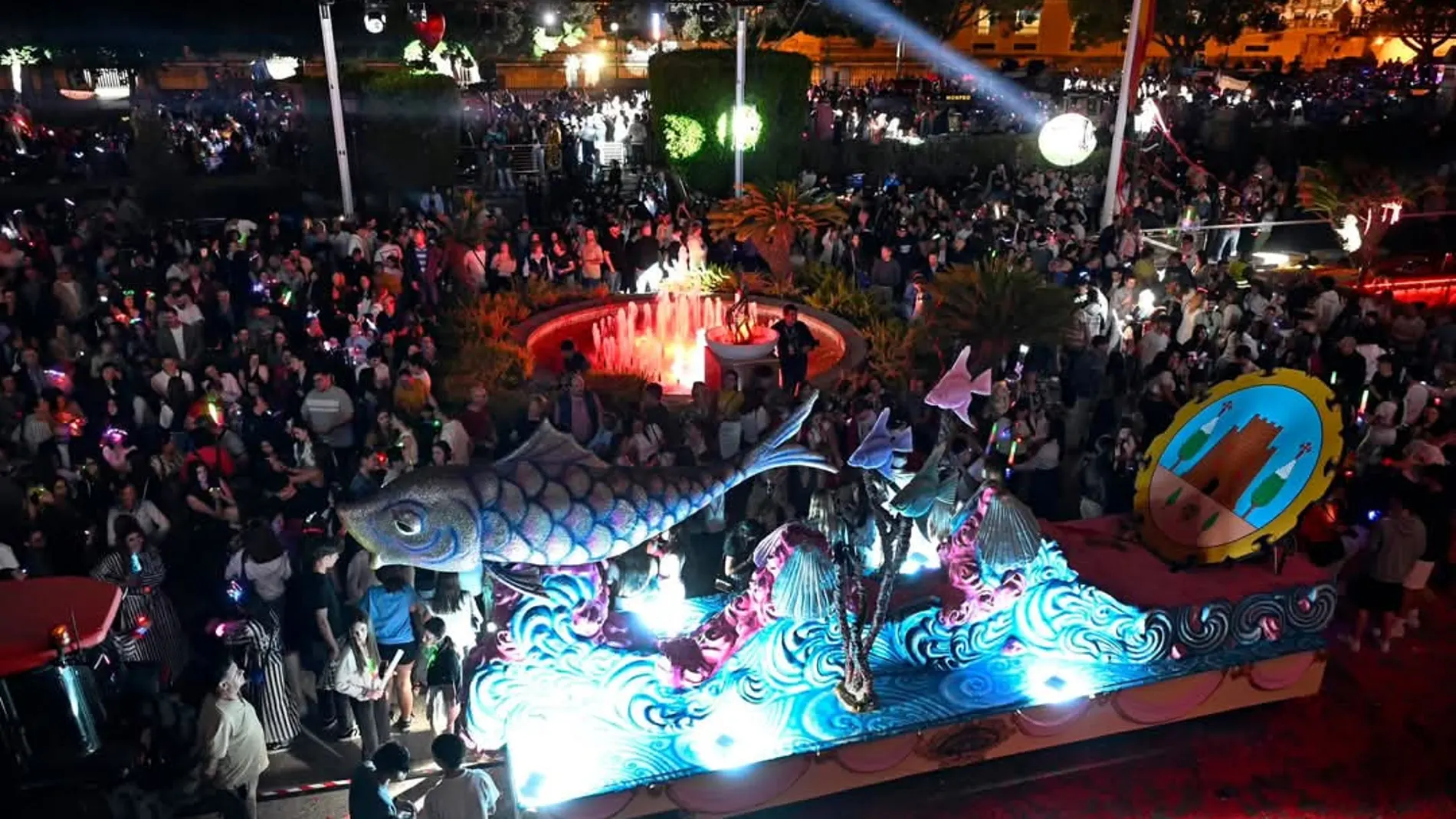 Imagen del desfile que precede al Entierro de la Sardina