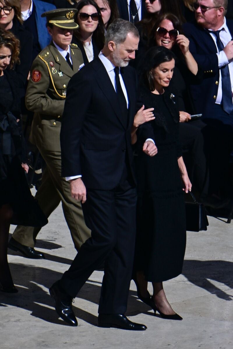 Los Reyes Felipe y Letizia en el funeral del Papa Francisco.