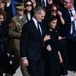 Los Reyes Felipe y Letizia en el funeral del Papa Francisco.
