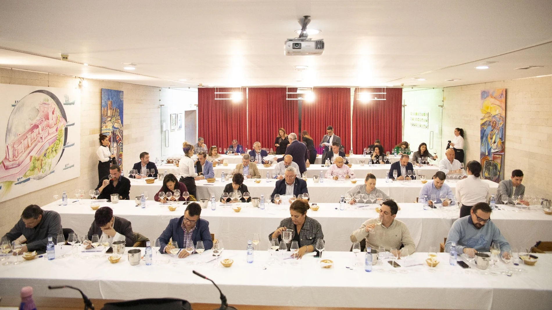 Sumilleres durante la cata del Concurso Vino de Museo del pasado año