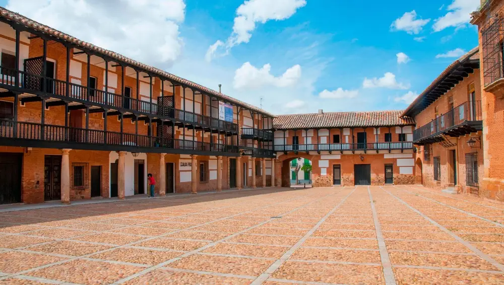 Plaza Mayor de San Carlos del Valle, Ciudad Real