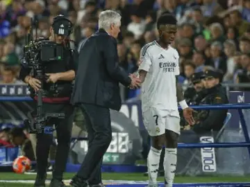 Ancelotti hablando con Vinicius Ancelotti hablando con Vinicius