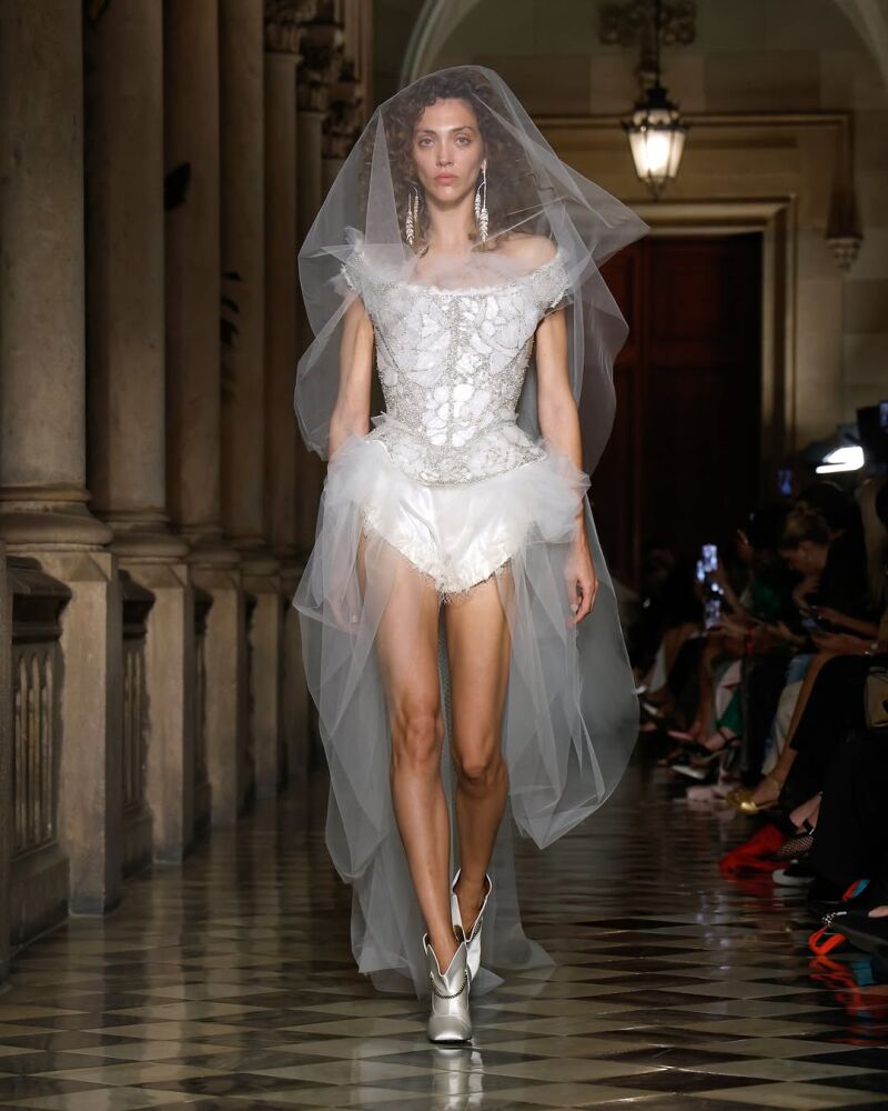 Desfile de Vivienne Westwood en la Barcelona Bridal Fashion Week.