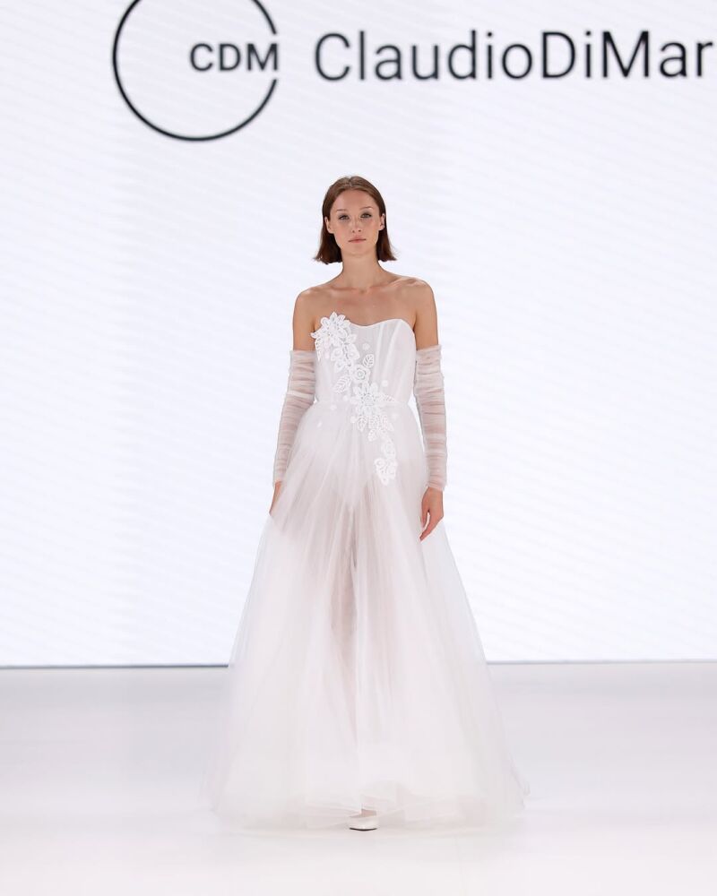 Desfile de Claudio Di Mari en la Barcelona Bridal Fashion Week 2025.
