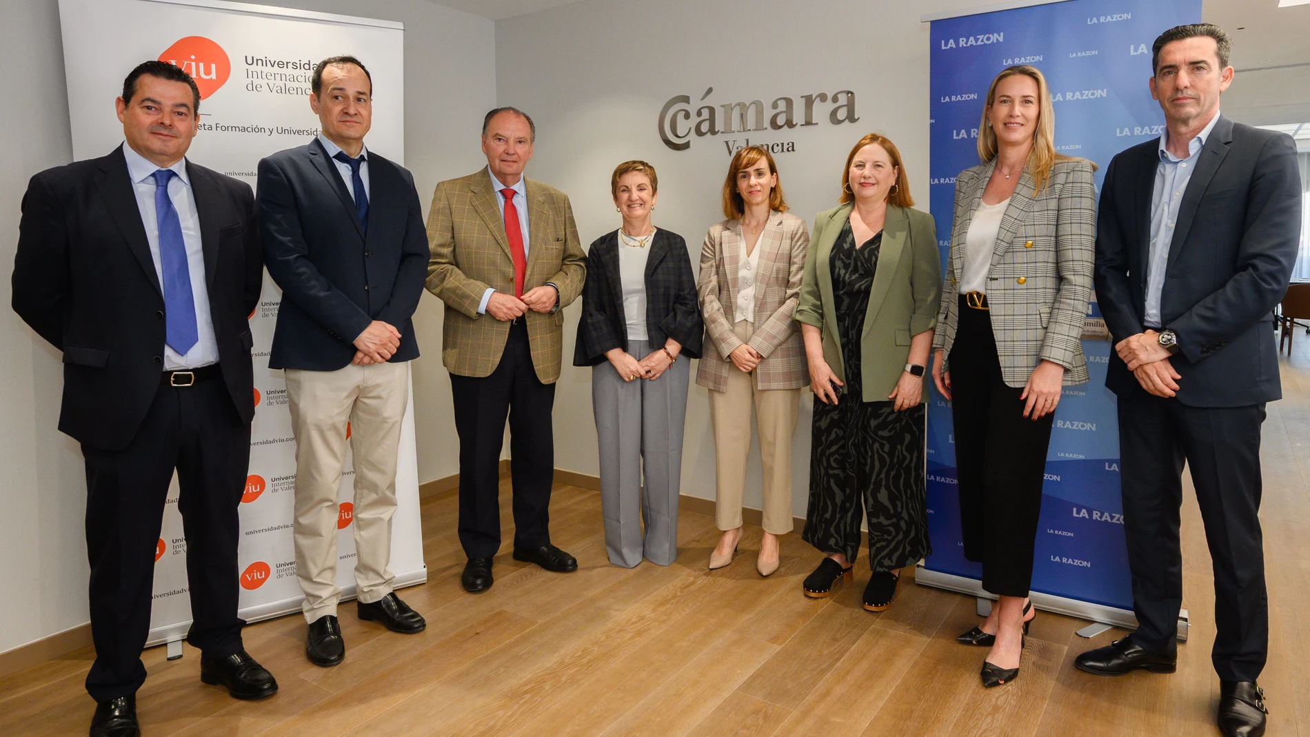 Los participantes en la mesa de debate: Fernando Serrano, José Sepúlveda, José Vicente Morata, Marián Cano, Alicia Martí, Inmaculada García, Fernández de Uzquiano y Francisco Segura