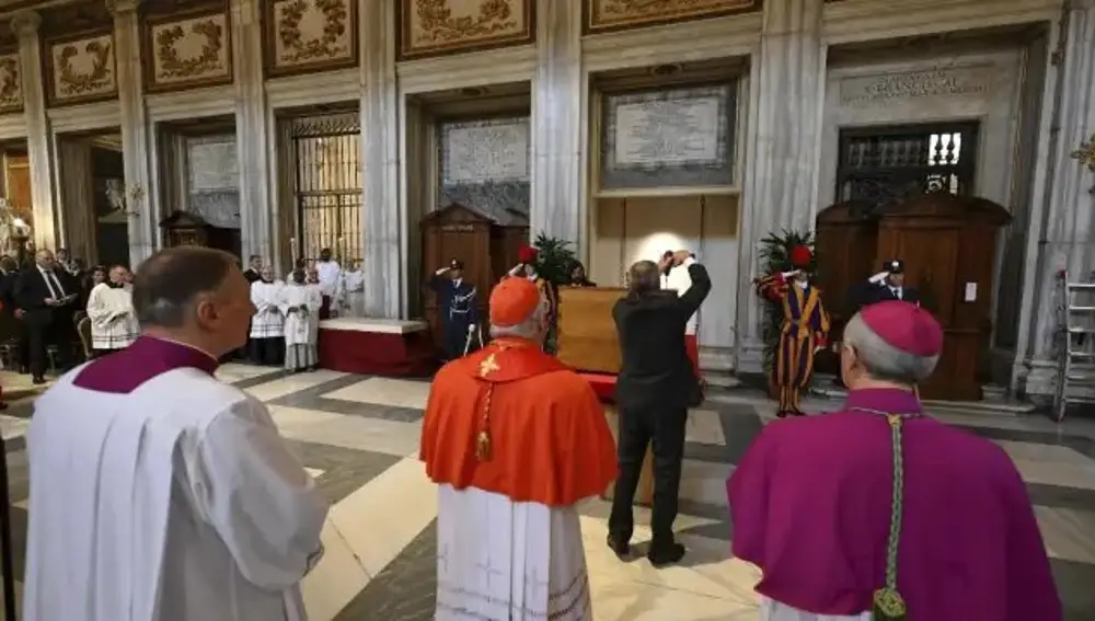 Primeras imágenes del entierro del Papa