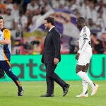 Mendy se retiró lesionado nada más empezar la final de la Copa del Rey