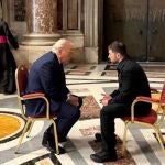 Trump y Zelenski mantienen una reunión "muy productiva" en Roma antes de asistir al funeral del Papa Francisco