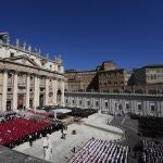 La Plaza de San Pedro durante la misa exequial del Papa Francisco 