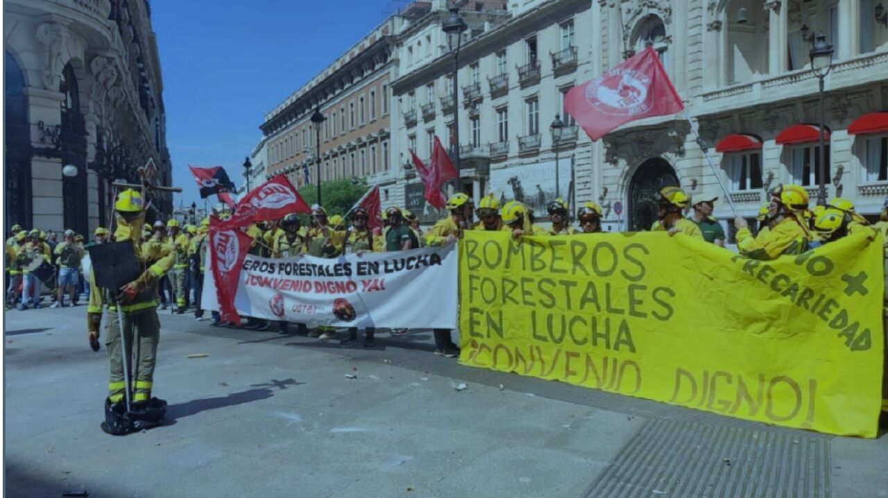 Los bomberos forestales de Madrid paralizan el 90% del servicio en una ...