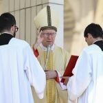El cardenal Parolin, ayer, durante la misa por el alma de Francisco