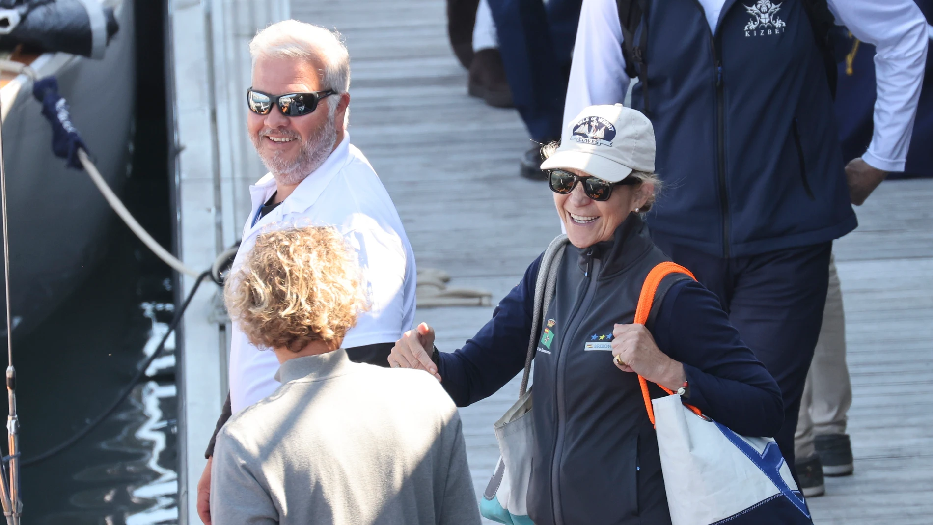 La Infanta Elena en Sanxenxo con look para salir a navegar.
