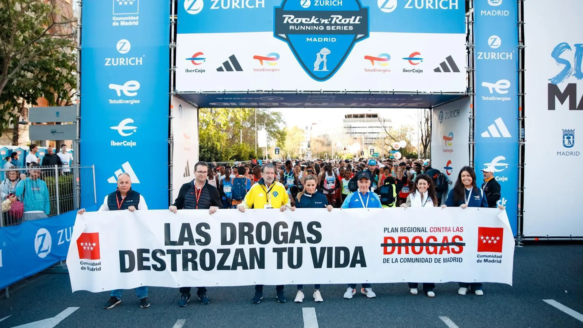 Pancarta en apoyo al plan contra las drogas de la Comunidad de Madrid