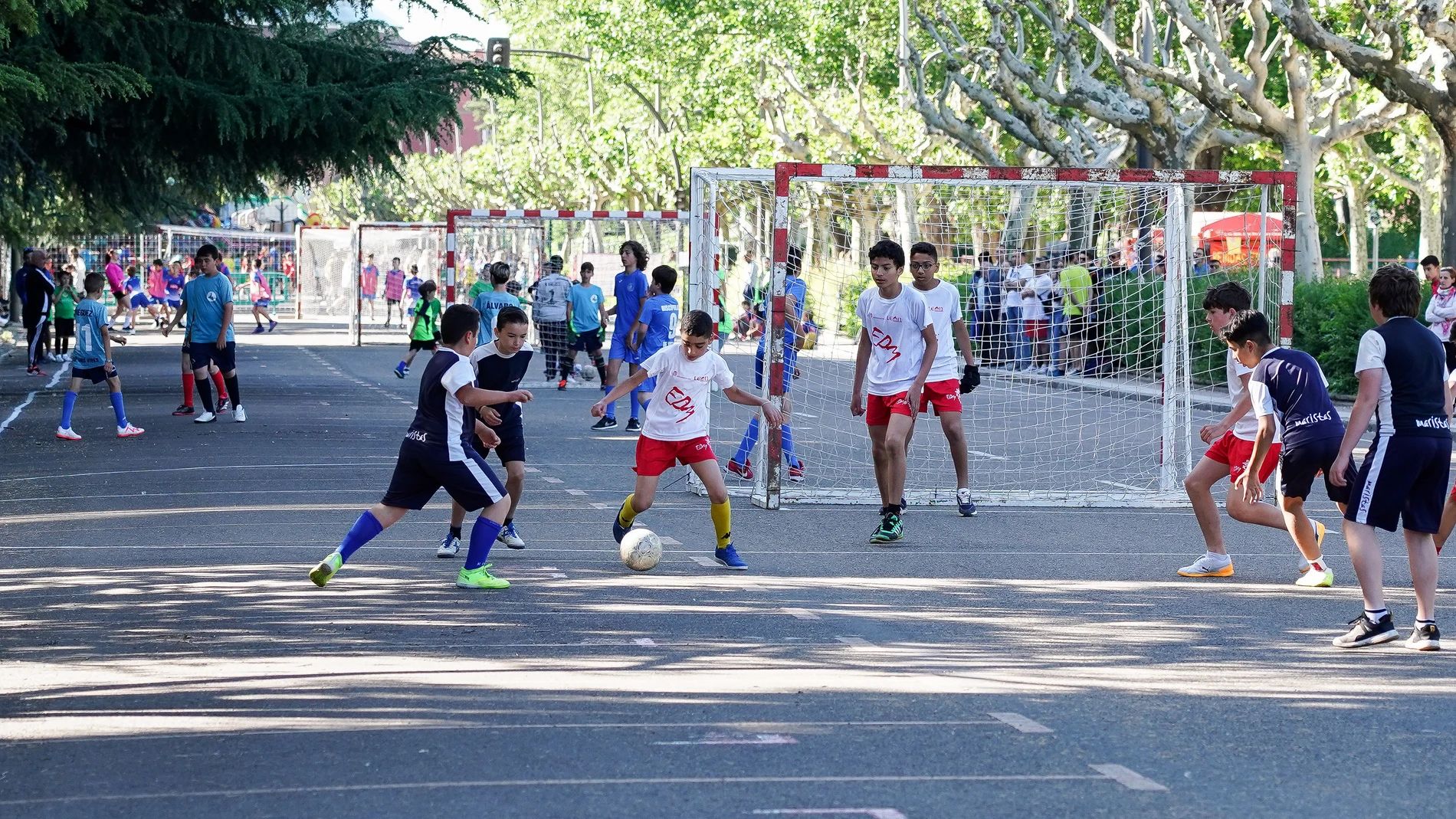 Escolares practicando deporte en Valladolid