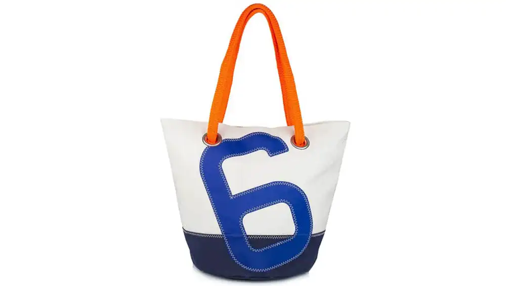 Bolso de tamaño medio.