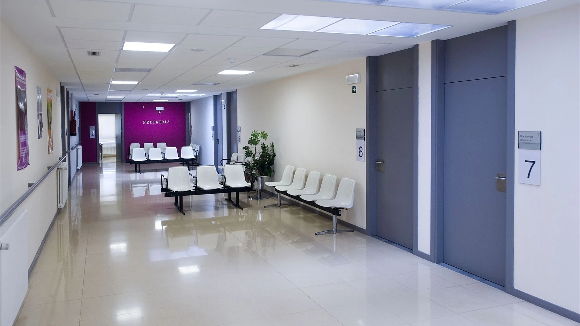 Los hospitales y centros sanitarios andaluces "funcionan con normalidad" durante el apagón eléctrico